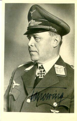 <p>Il generale Albert Kesselring (Marktsteft, 30 novembre 1885 – Bad Nauheim, 16 luglio 1960) fu comandante delle forze armate tedesche in Italia.</p>