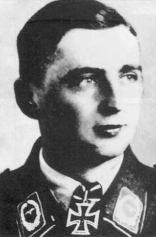 <p>Il capitano Rudolf Rennecke, comandante del II battaglione del 3° reggimento paracadutisti, che sostituì il capitano Foltin.</p>