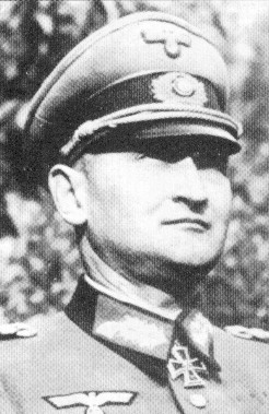 <p>Il generale Eberhardt Rodt, comandante della 15ª Divisione Panzergrenadier.</p>