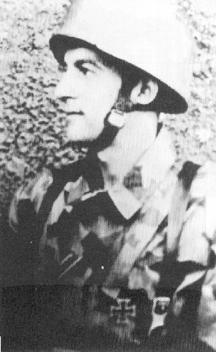 <p>Tenente Sigfried Rammelt, comandante del plotone Pionieri del 3° reggimento paracadutisti, cade il 21 marzo 1944 su quella che oggi è via G. di Biasio, nei pressi della salita per il monastero.</p><p class='eng'>Siegfried Rammelt, Leutnant Führer Rgts-Pi.Zug/Fsch.Jäg.Rgt 3.<br />Joined IR32 1935. Reservist 1939, recalled to IR81. Joined FJ July 1940. Fought at Crete. Severly wounded in Russia, October 1941. Oberleutnant April 1943. Awarded KC for his staunch efforts at Cassino, killed in action 21st March 1944.</p>