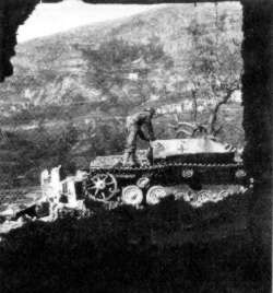 <p>Castelforte, maggio 1944. Un carro tedesco distrutto.</p>