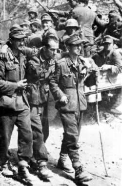 <p>Maggio 1944. Prigionieri tedeschi catturati nella zona di Monte Cerasola (tratta da un libro di Paul Ichac).</p>