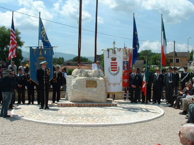 <p>SANT'ANGELO IN THEODICE (FR), località: fiume Gari.<br />16 maggio 2004. Inaugurazione della campana della Pace.</p>