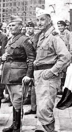 <p>Il generale André Dody (1887-1960), comandante della 2a divisione di fanteria marocchina, e il generale Marcel Carpentier, capo di stato maggiore del C.E.F..</p>