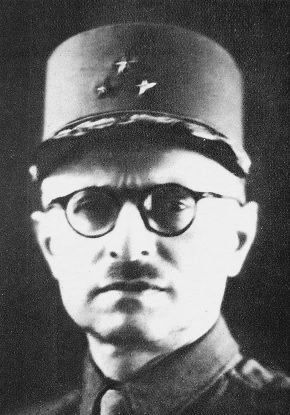 <p>Il generale François Sevez (1891-1948), comandante della 4a divisione da montagna<br /> marocchina.</p>
