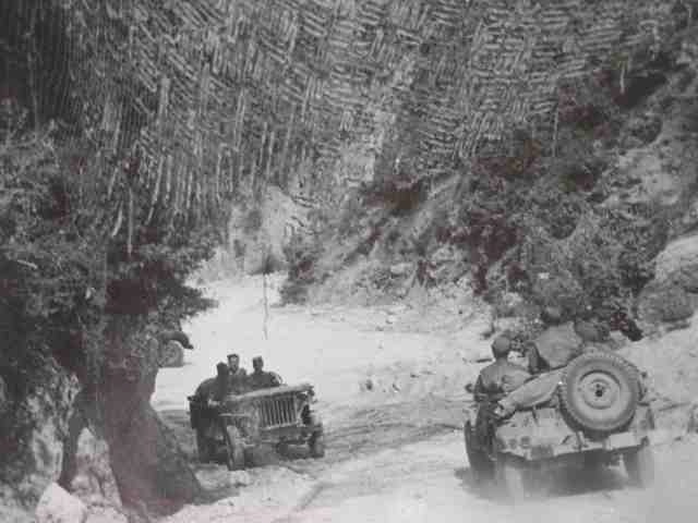 <p>Aprile 1944. Jeeps del 2° Corpo polacco nella Valle dell'Inferno (collezione privata Torino).</p>
