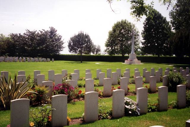 <p>Cimitero del Commonwealth di Minturno: ospita le salme di 2.049 militari, caduti dal Volturno al Garigliano, ma soprattutto durante l'offensiva contro la Linea Gustav del gennaio 1944.</p>