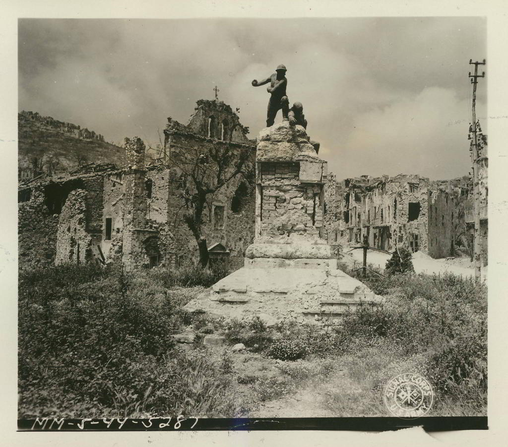 <p class='eng'>17 May 1944, "Surrounded by the ruins of Castelforte, this statue still stands firmly on its base."<br />Fifth Army, Castelforte Area, Italy. 17 May 1944. Photo by Emery, 163rd Signal Photo Company. SC 190193, Credit NARA.<br /><br />Courtesy Dave Kerr</p>