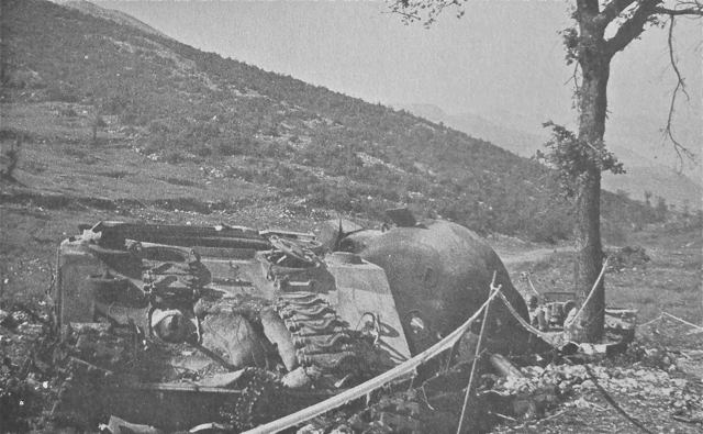 <p>Il carro del sottotenente Ludomir Bialecki, del III squadrone 4° reggimento corazzato “Skorpion”, distrutto nel corso dell’attacco del 12 maggio 1944.</p>