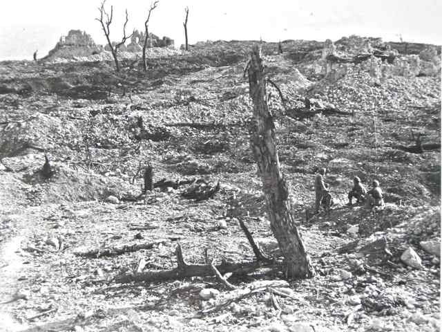 <p>Maggio 1944. Il paesaggio che si presentava a chiunque avesse visitato il campo di battaglia alla fine dei combattimenti.</p>