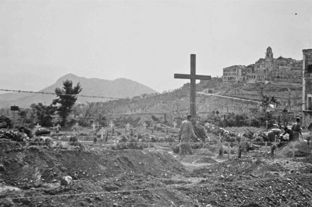 <p>Il cimitero di San Vittore del Lazio, dove furono provvisoriamente tumulate le salme dei caduti della 3a divisione Fucilieri dei Carpazi.</p>