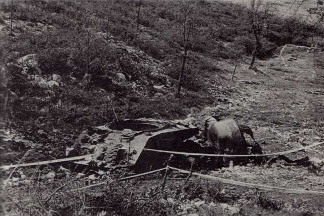 <p>Il carro del sottotenente Ludomir Bialecki, del III squadrone 4° reggimento corazzato “Skorpion”, distrutto nel corso dell’attacco del 12 maggio 1944.<br /><br />www.czmentarzmontecassino.com</p>