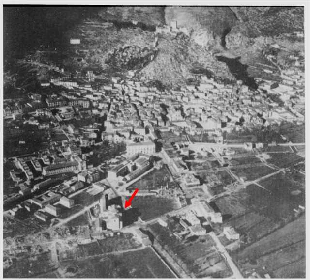 <p>La città di Cassino e la Chiesa del Carmine in una foto del novembre 1943.</p>