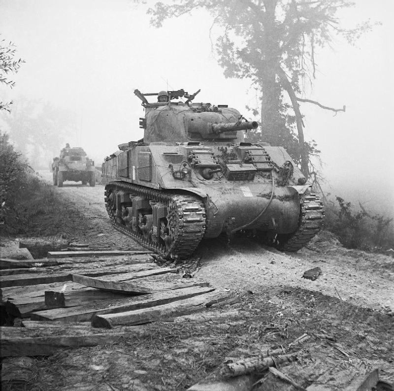 <p class='eng'>Third Phase 11 - 18 May 1944: A Sherman tank waiting to move forward is shrouded in a protective smoke screen. Label: a Sherman tank waiting to move forward duirng the battle for<br /> Cassino in Italy, 13 May 1944. ©IWM (NA 14737)</p>