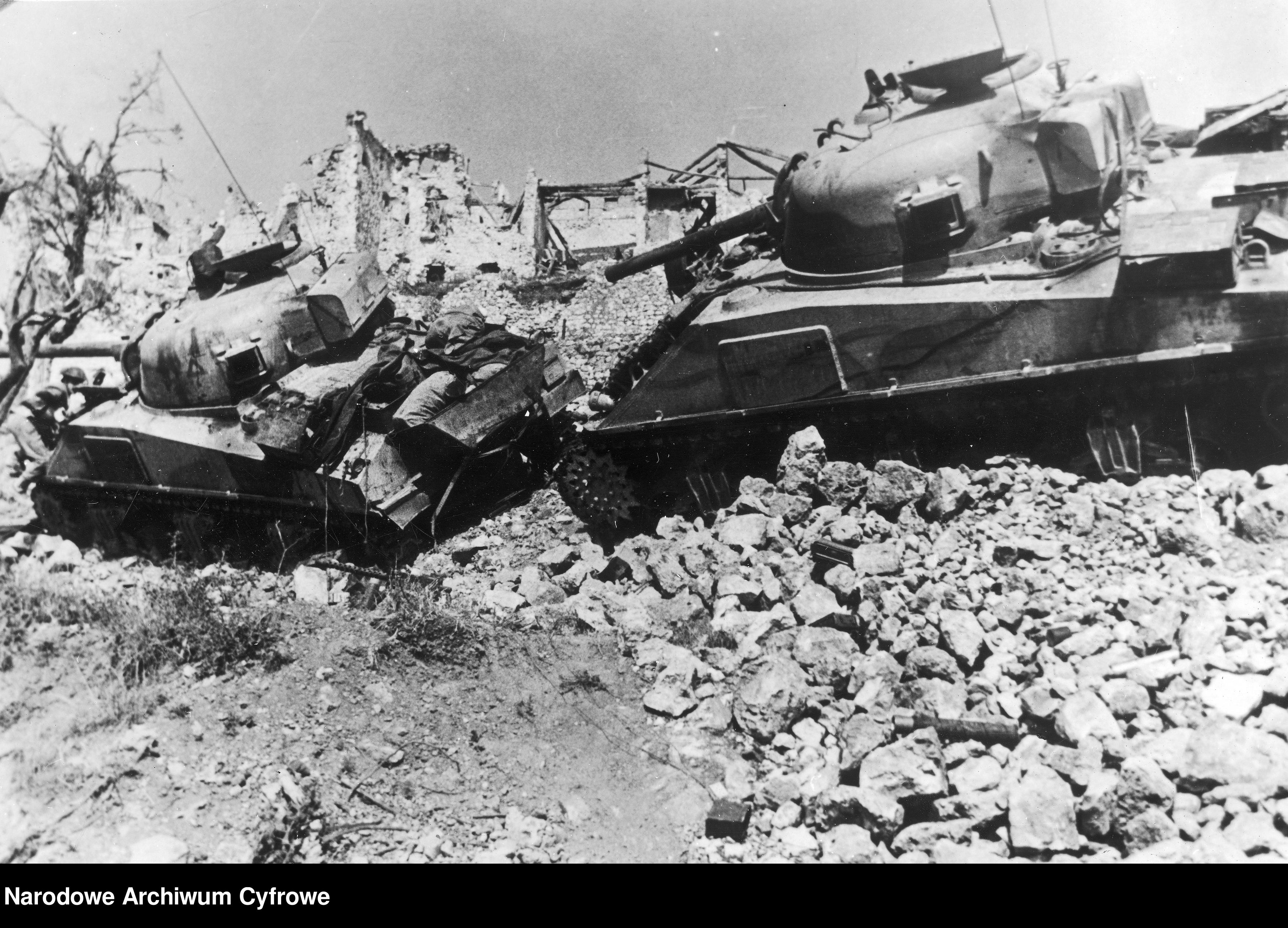 <p class='eng'>1944/05/24 - 1944/05/25<br />M4 Sherman "Magnat" and "Morus" tanks belonging to Capt. Kuczuk - Pilecki and Lieutenant Tymieniecki from the 6th Armored Regiment "Children of Lviv", suspended on rocky terraces. Ruins of the village in the background.<br />NAC 3/24/0/-/460/1</p>
